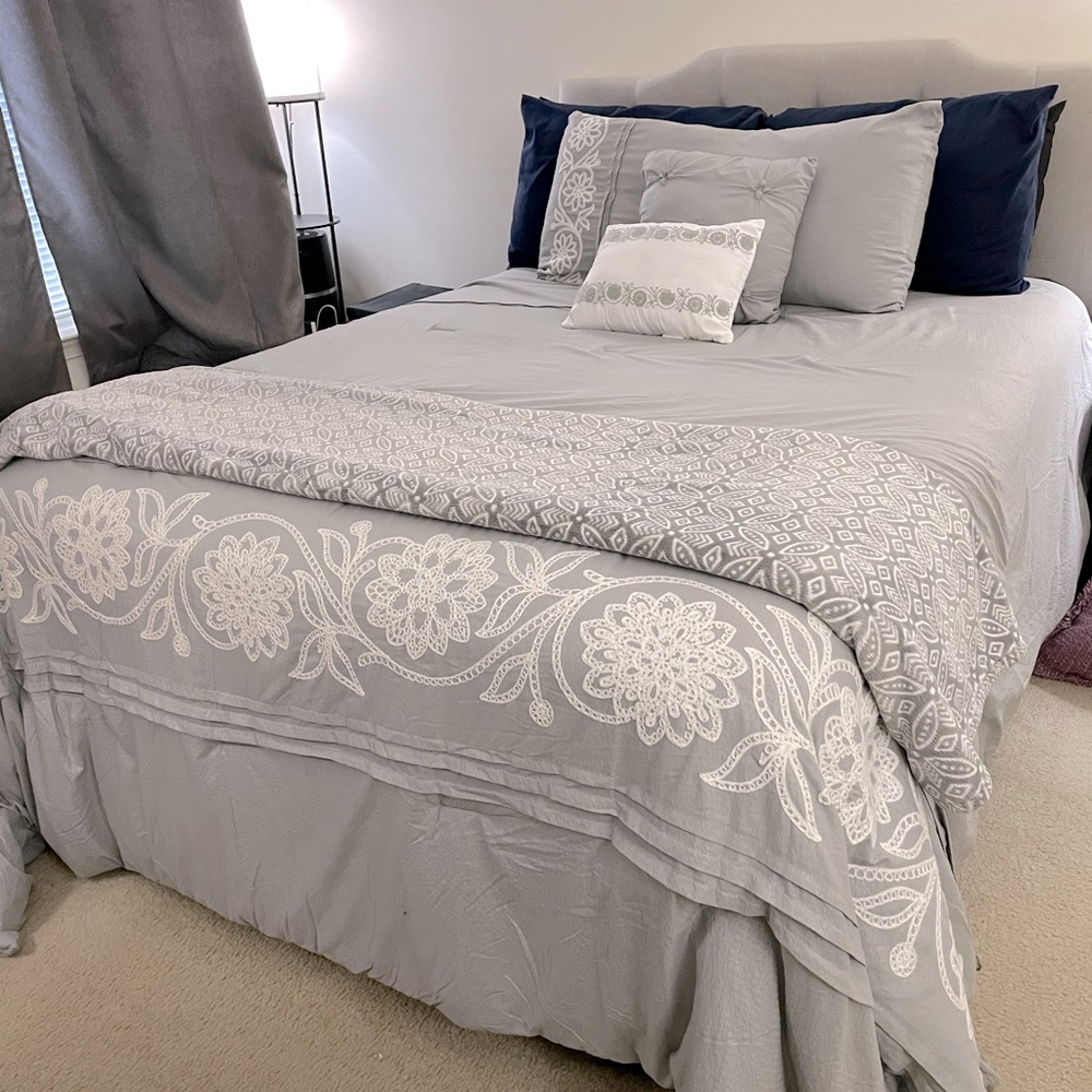 Gray king sized comforter